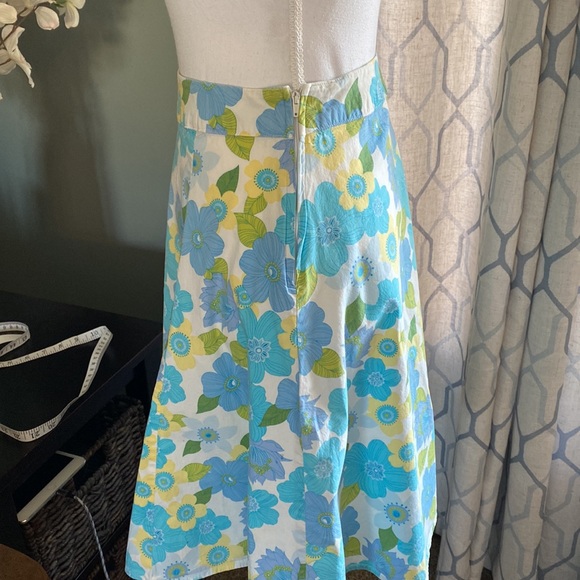 The CUTEST skirt you will own this spring! Size 8 cotton skirt. - Picture 2 of 6